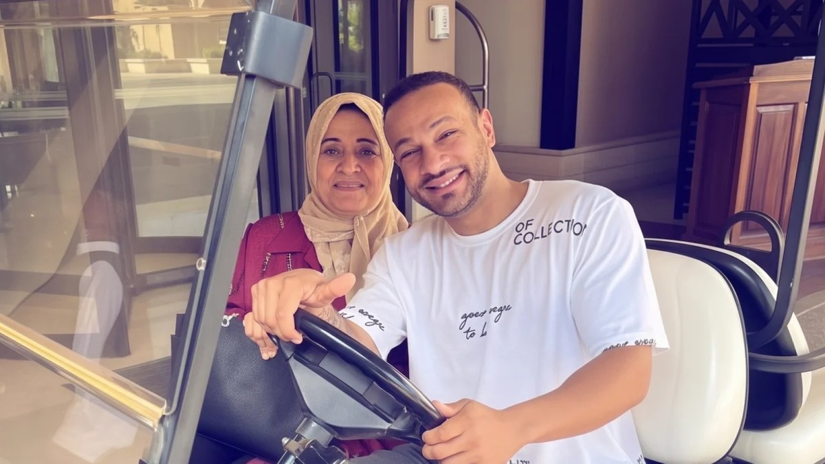 رحيل والدة محمد عطية ..  قصة ارتباط وثيق بـ "المرأة التي شكلت حياته"