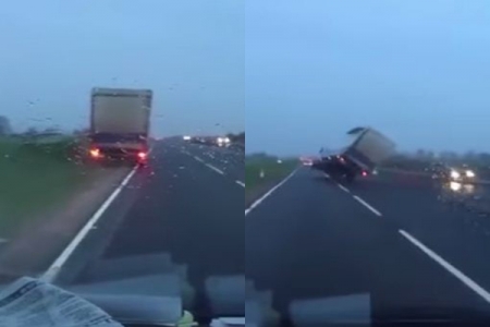 بالفيديو: الرياح العاتية تجبر شاحنة على السير على عجلتين