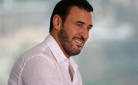 بالفيديو :معجبة تعتذر لـ كاظم الساهر بعدما أفزعته 