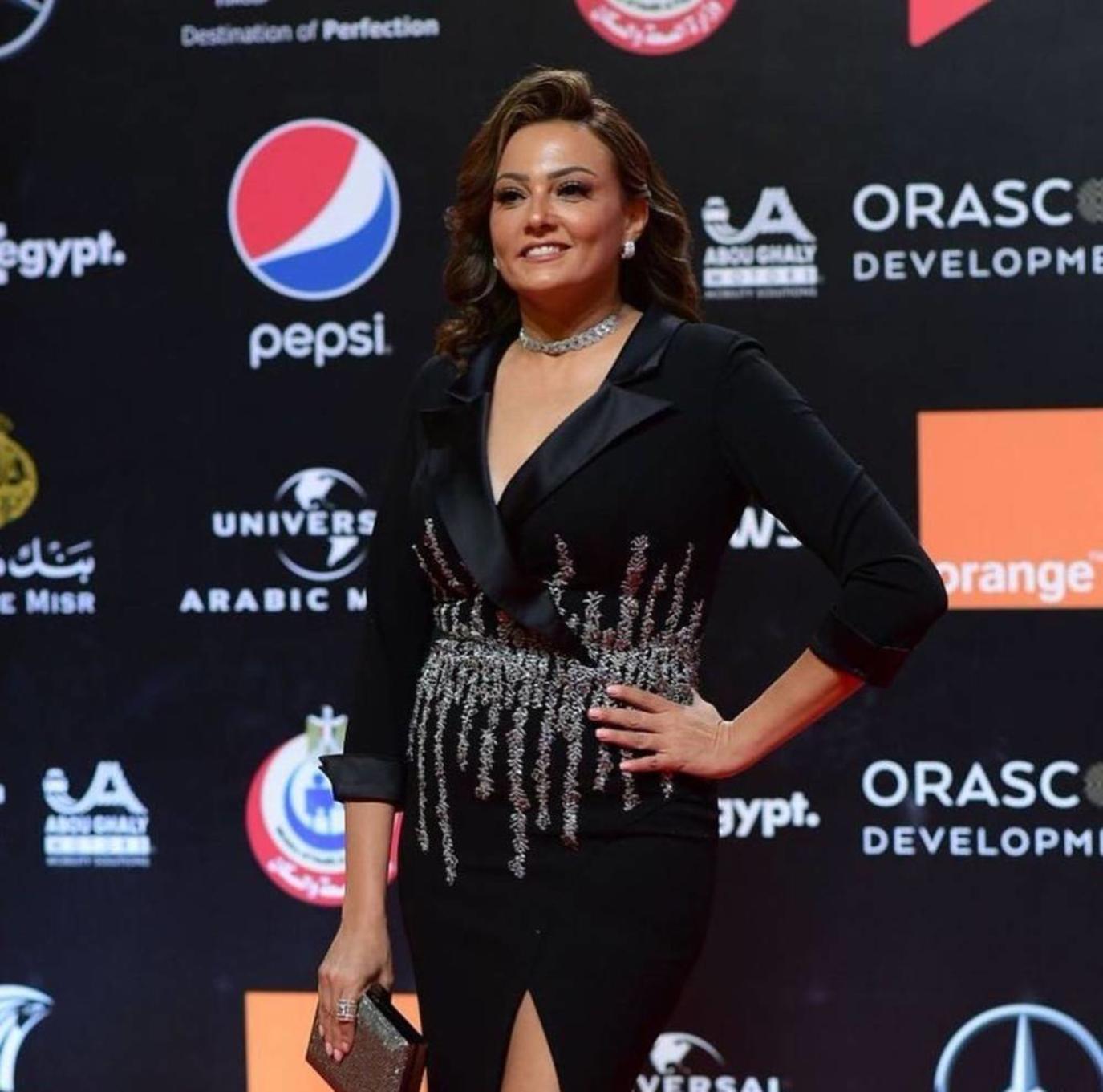 بالفيديو والصور  ..  الفنانة بشرى تتعرض لحادث في الجونة