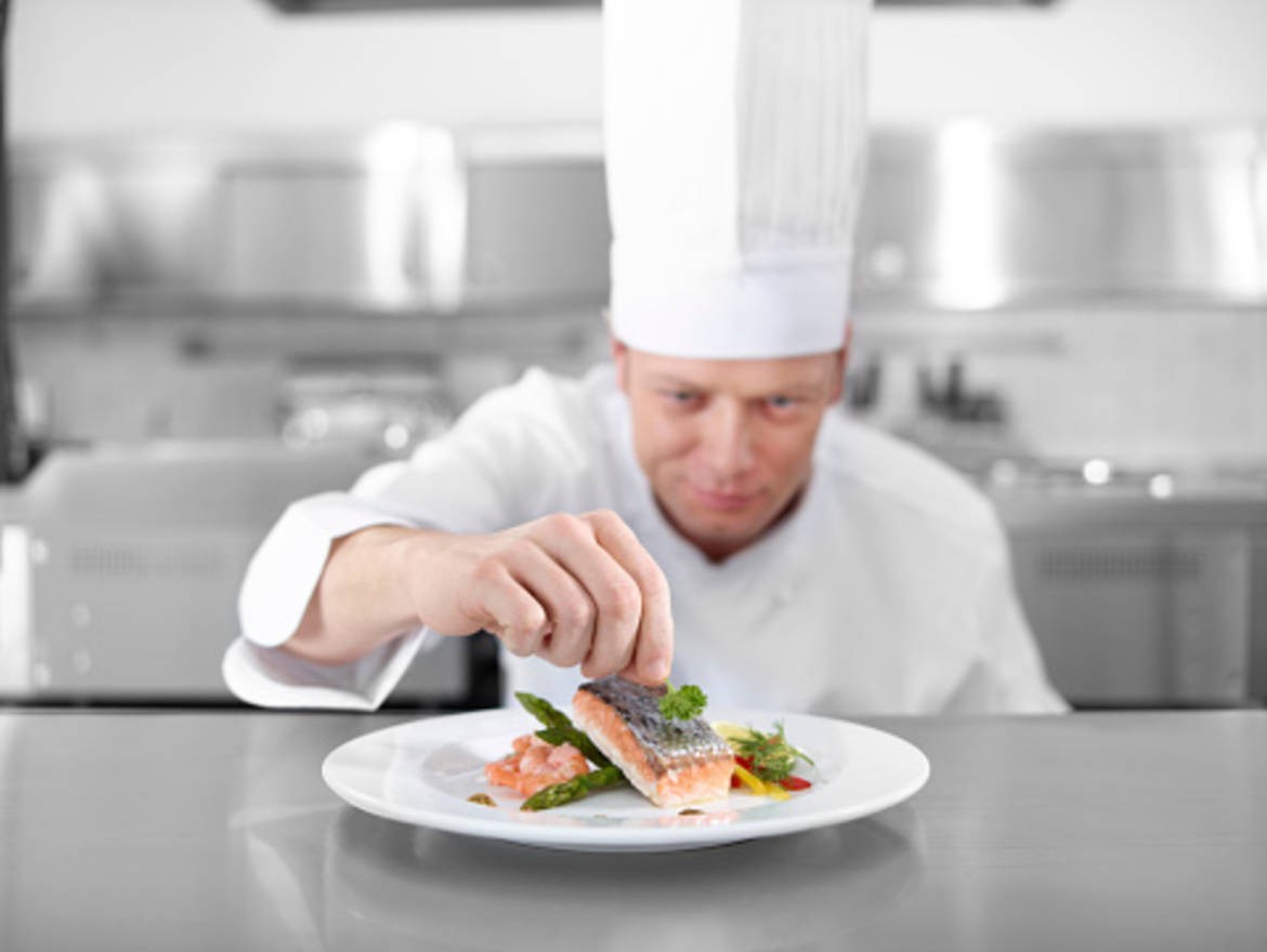 مطلوب كومي شيف