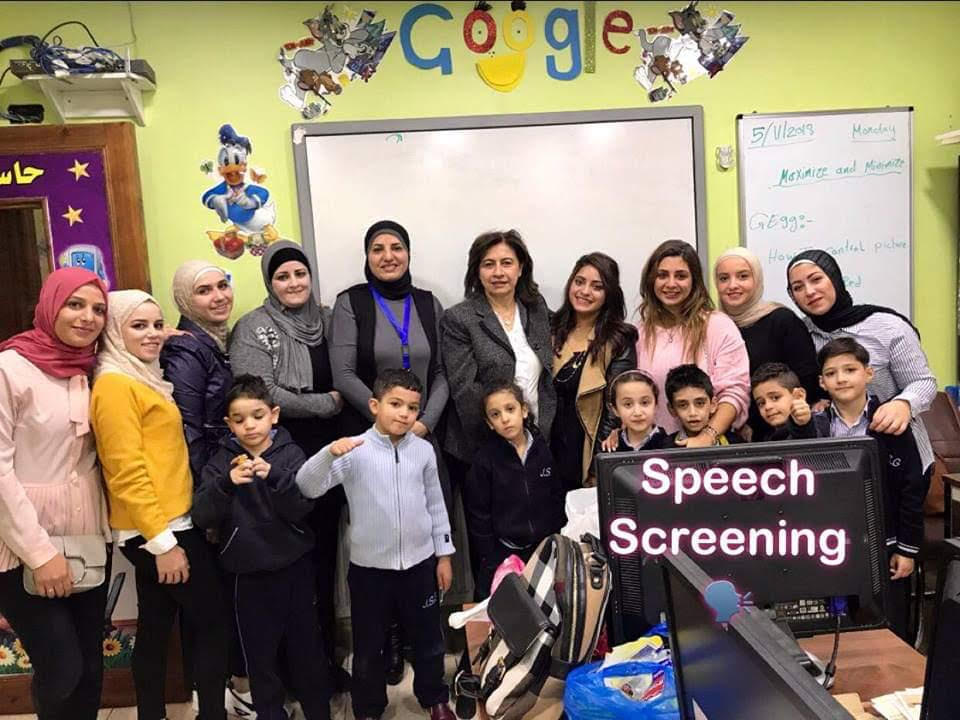 طلبة قسم النطق واللغة بجامعة عمان الاهلية يجرون فحوصات عملية لتلاميذ من مدارس الجامعة الاولى 