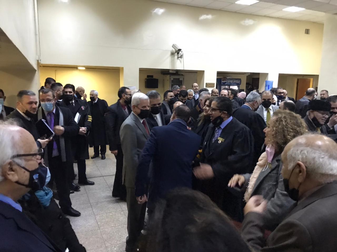 850 محاميا يتوكلون للدفاع عن نقيبهم .. ووقفة تضامنية معه في قصر العدل