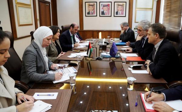 الوزيرة قعوار: أعداد السوريين العائدين لبلادهم ما زال ضعيفا والعبء مستمر على الحكومة