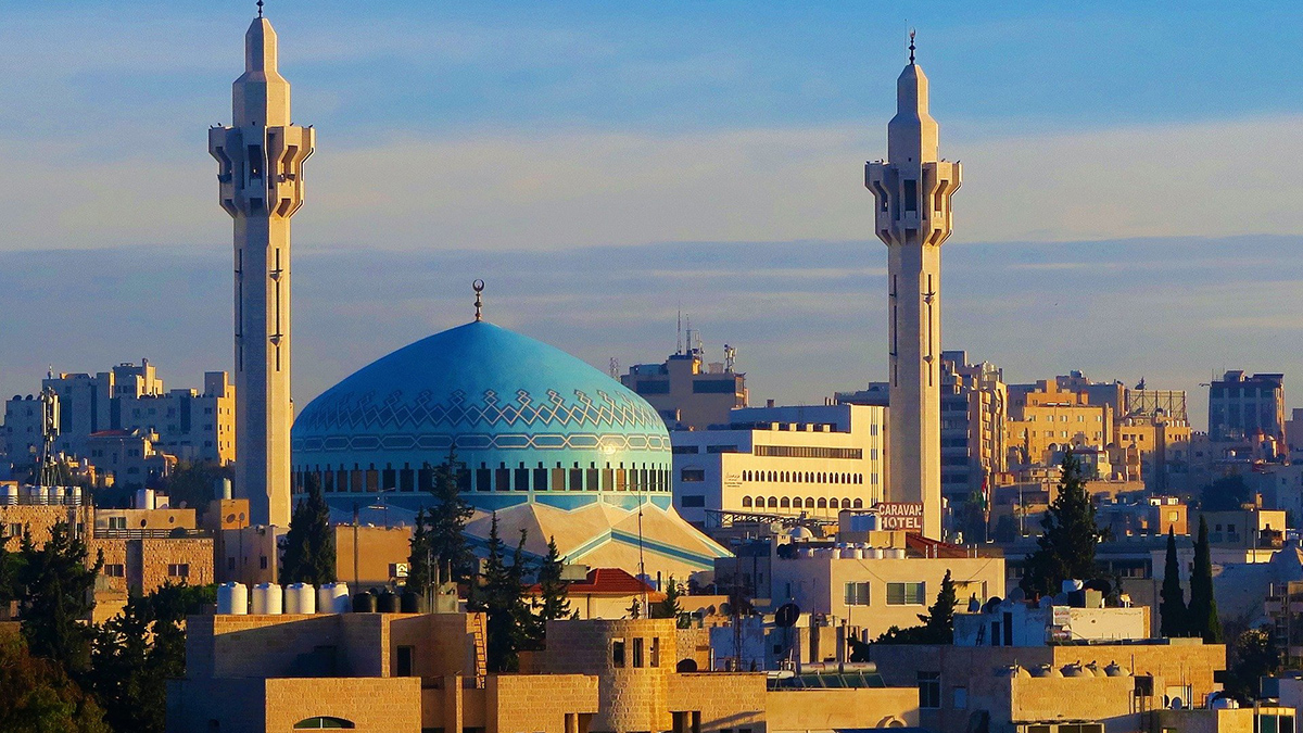  حريق مستودع تابع لمسجد الملك عبدالله المؤسس