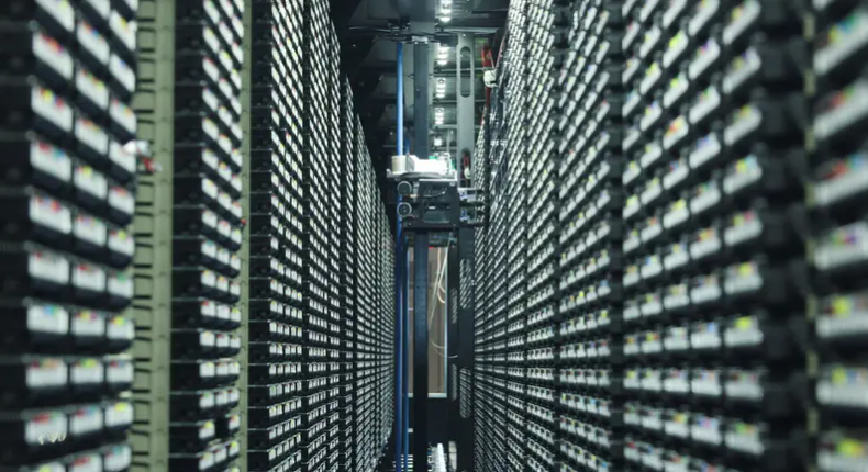 تمتد 2000 كلم ..  الصين تشغل أكبر منظومة حوسبة ذكاء اصطناعي في العالم