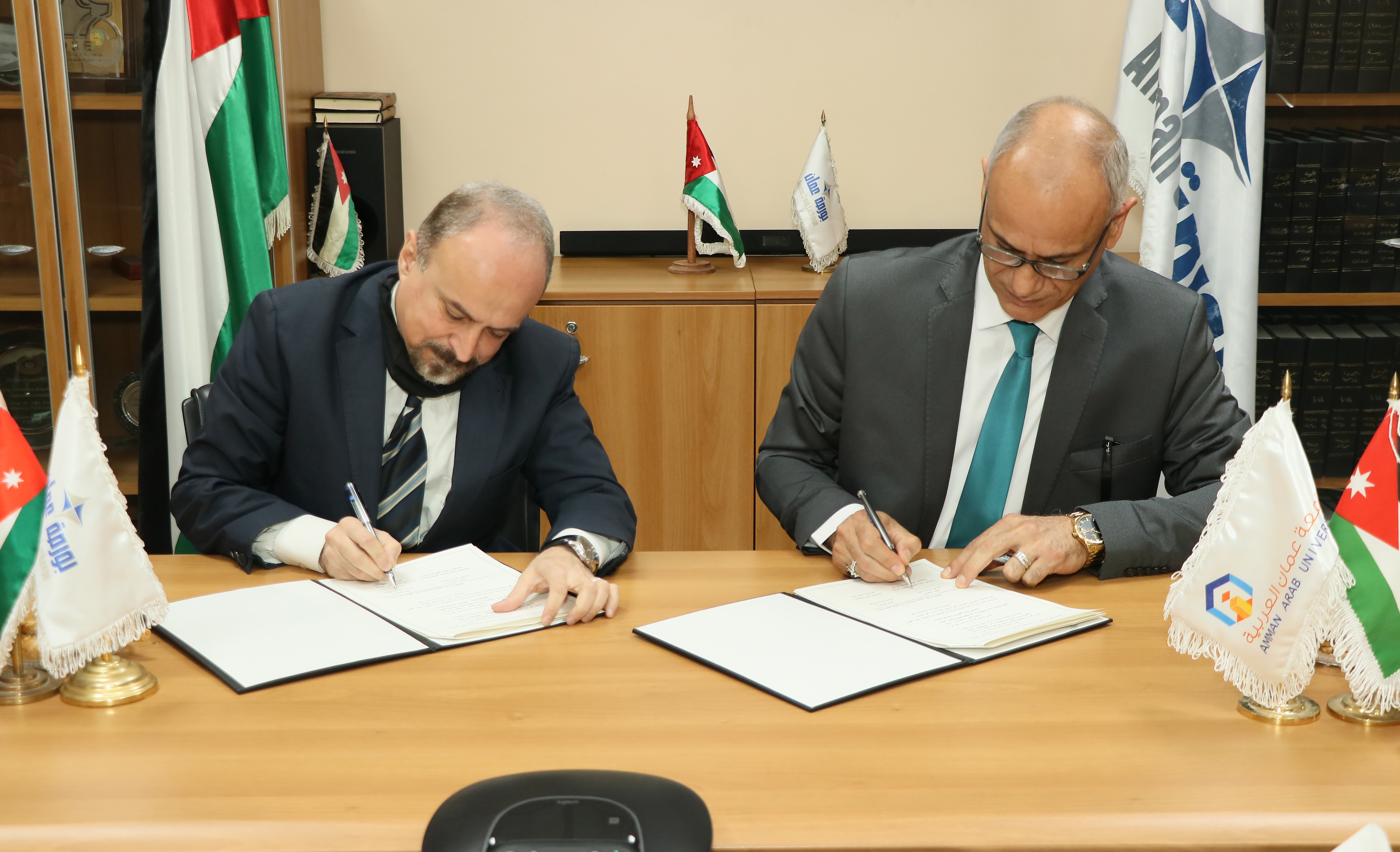 بالصور  ..  بورصة عمان توقع اتفاقية تعاون مشترك مع جامعة عمان العربية