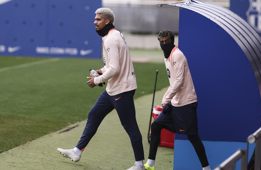 يلعب في كل المراكز ..  برشلونة يكشف عن "سلاحه السري" في حراسة المرمى بعد رحيل تير شتيغن