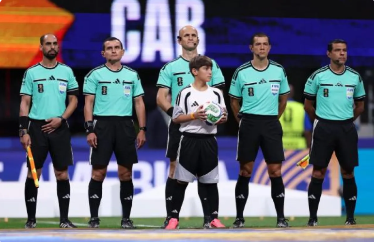 طاقم تحكيم أردني يدير مواجهة إنجلترا والكونعو بكأس العالم