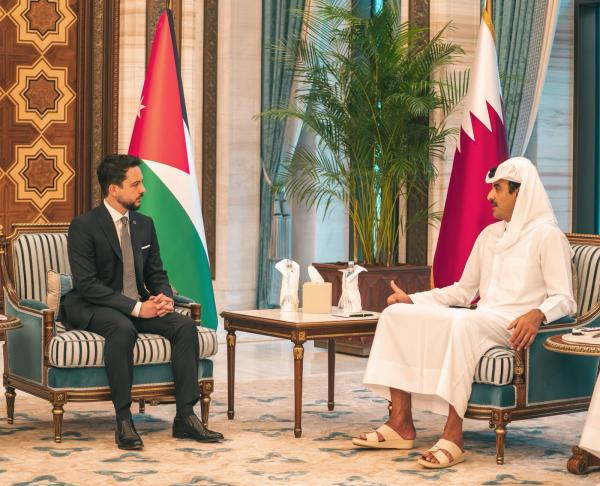 ولي العهد ينقل رسالة من الملك لأمير قطر