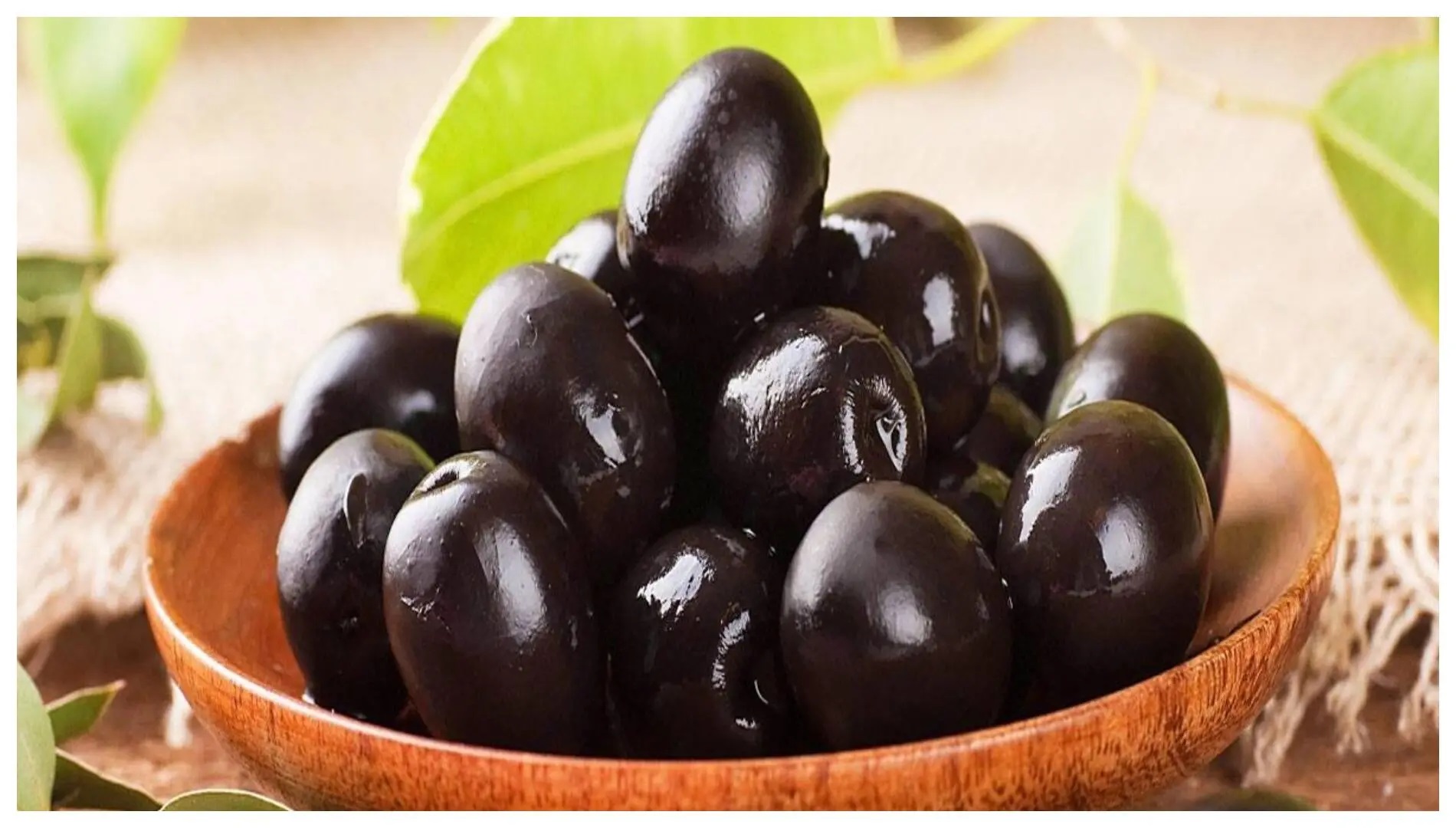 ماذا يحدث عند تناول الزيتون الأسود يومياً؟