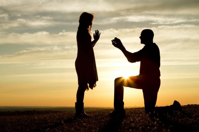 تقدم لأختي رجل سبق له الطلاق مرتين، فهل أقبل به؟