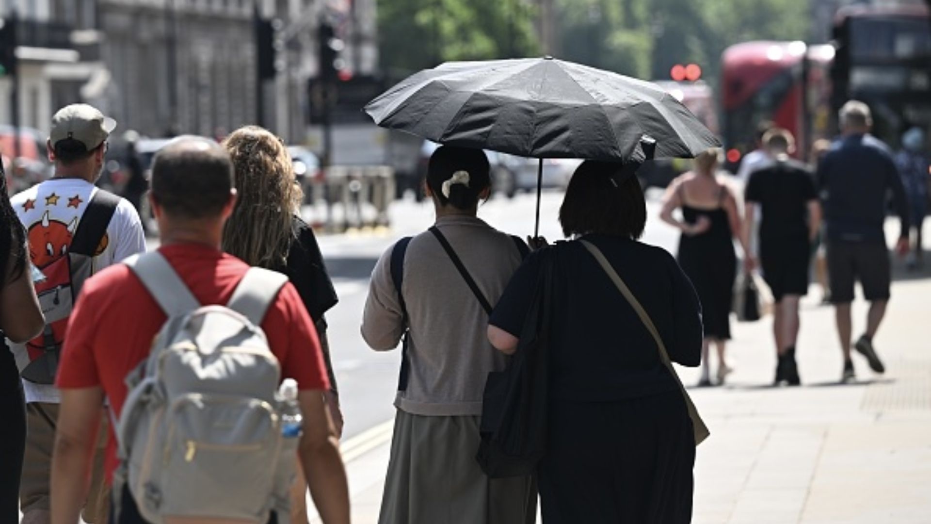 موجة حر غير مسبوقة تضرب بريطانيا وحرائق تجتاح البلاد
