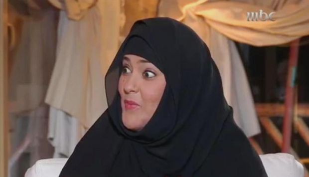 بالفيديو: سيدة تحاول استحضار ملك الجن أمام الكاميرا  ..  تعال أنا محتاجتك!