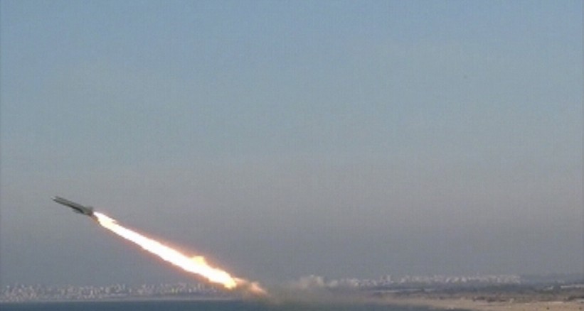 الاحتلال يزعم: إطلاق صواريخ تجريبية باتجاه البحر
