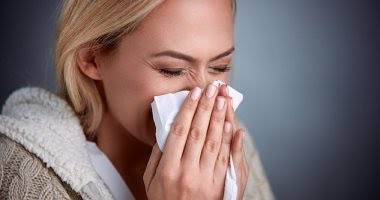 أعراض أوميكرون تشبه أعراض نزلة البرد