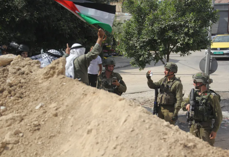  هآرتس العبرية: اعتداءات المستوطنين "سياسة رسمية" لضم الضفة