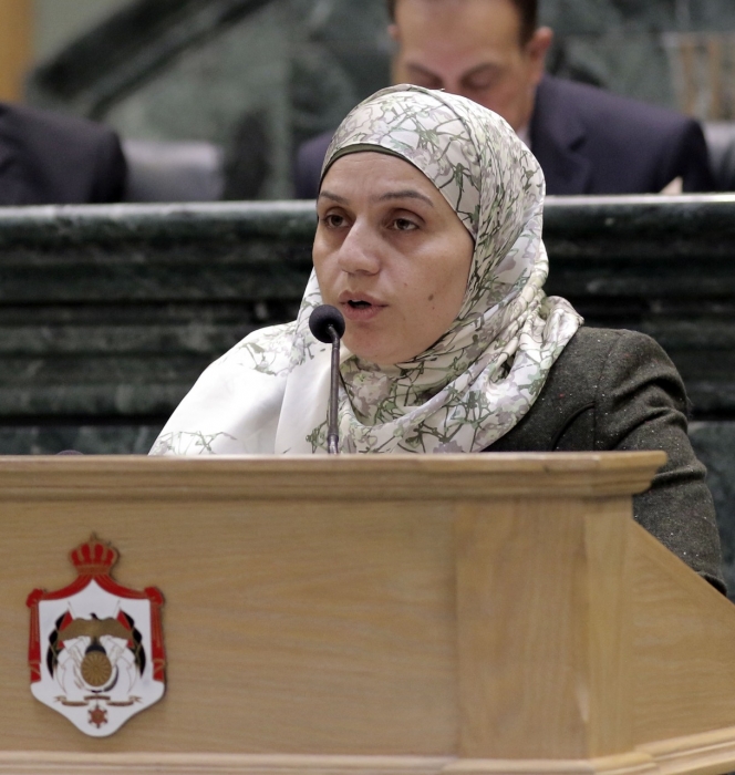 النائب المومني تسأل الحكومة حول منهاج كولينز