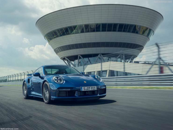 بالصور  ..  بورش تطلق 911 Turbo الجديدة بسعر عالمي