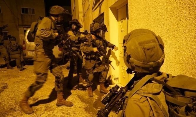 اعتقالات تطال 22 شخصاً في محافظات الضفة 
