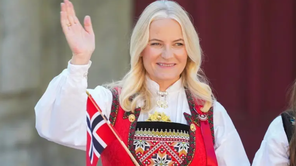 ولية عهد النرويج تعتذر للعائلة المالكة بسبب صداقتها مع إبستين