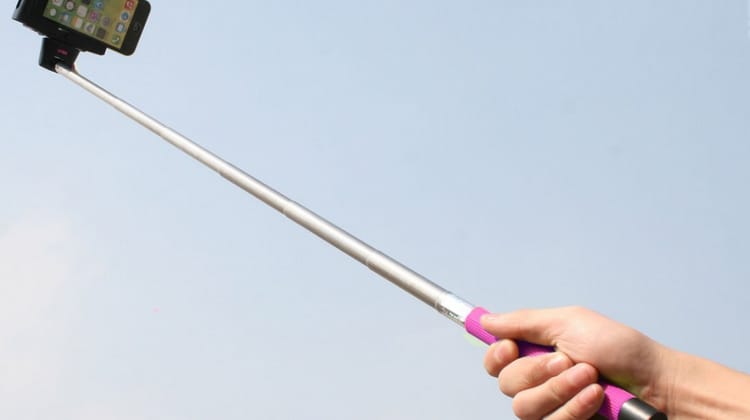 بالصور ..  سيلفي لفتاة برأسين تشعل مواقع التواصل الإجتماعي