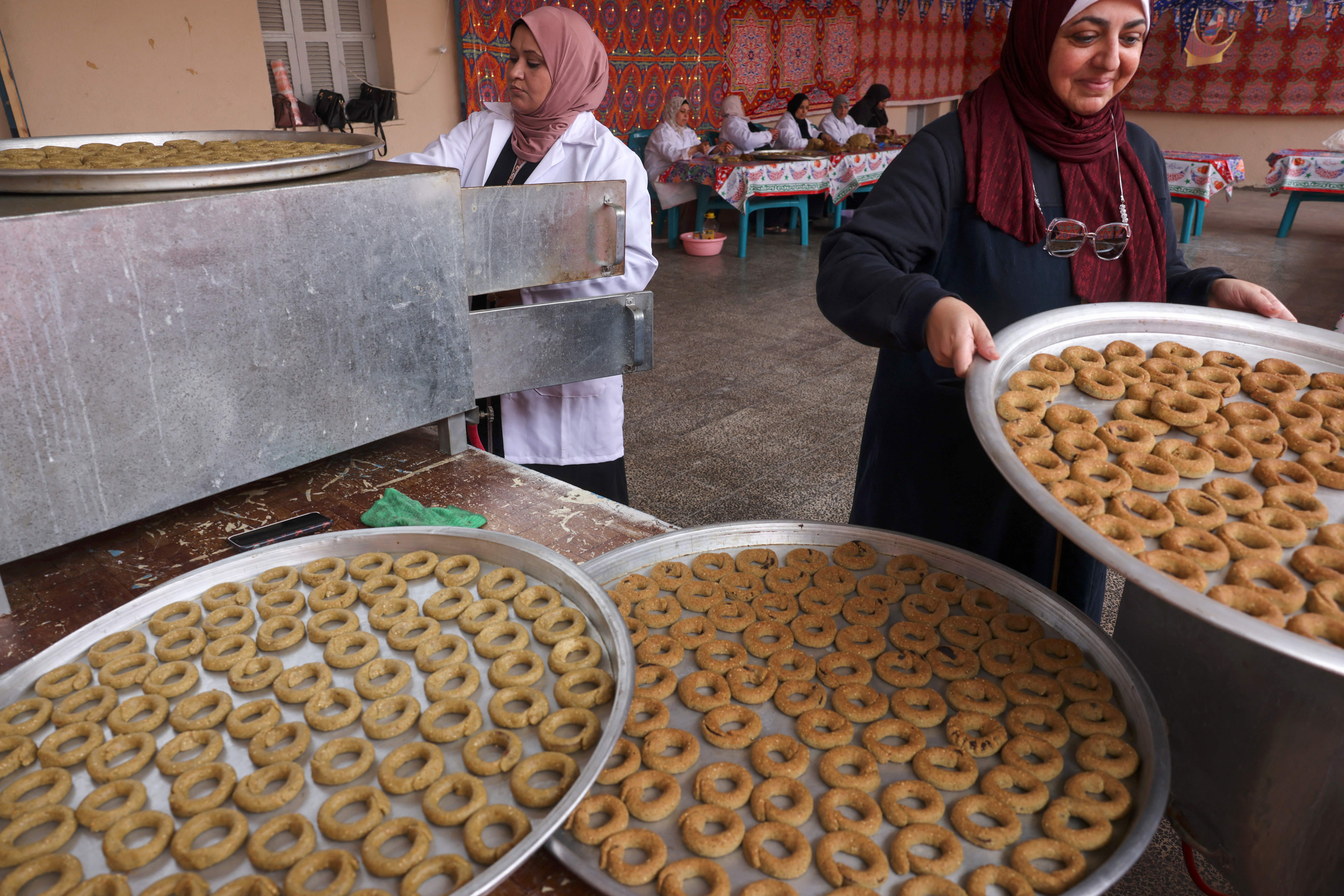 الكعك ..  المظهر الوحيد للعيد في غزة