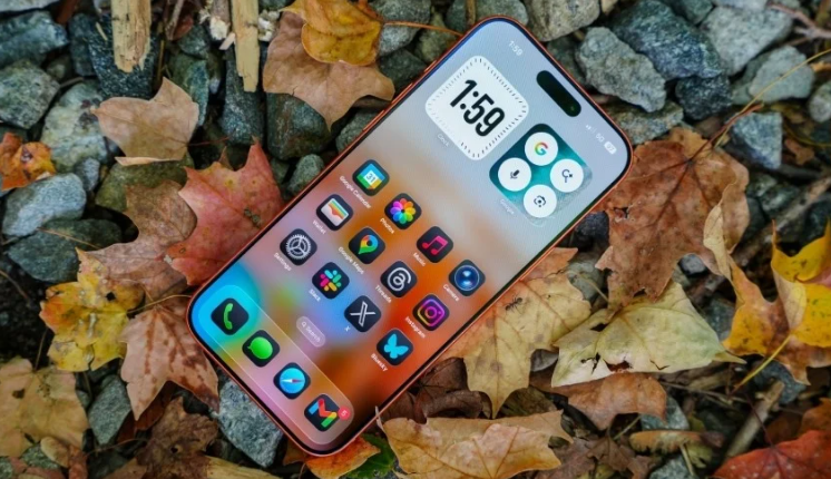 مشكلة صوتية غريبة تضرب سماعات أغلى هواتف آبل