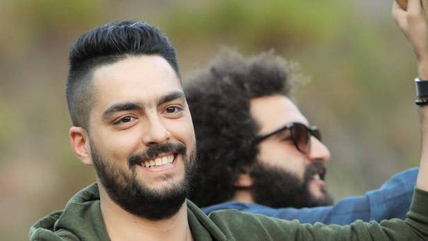 حسن الشافعي يتصدّر تويتر بصورته مع هذه الحسناء