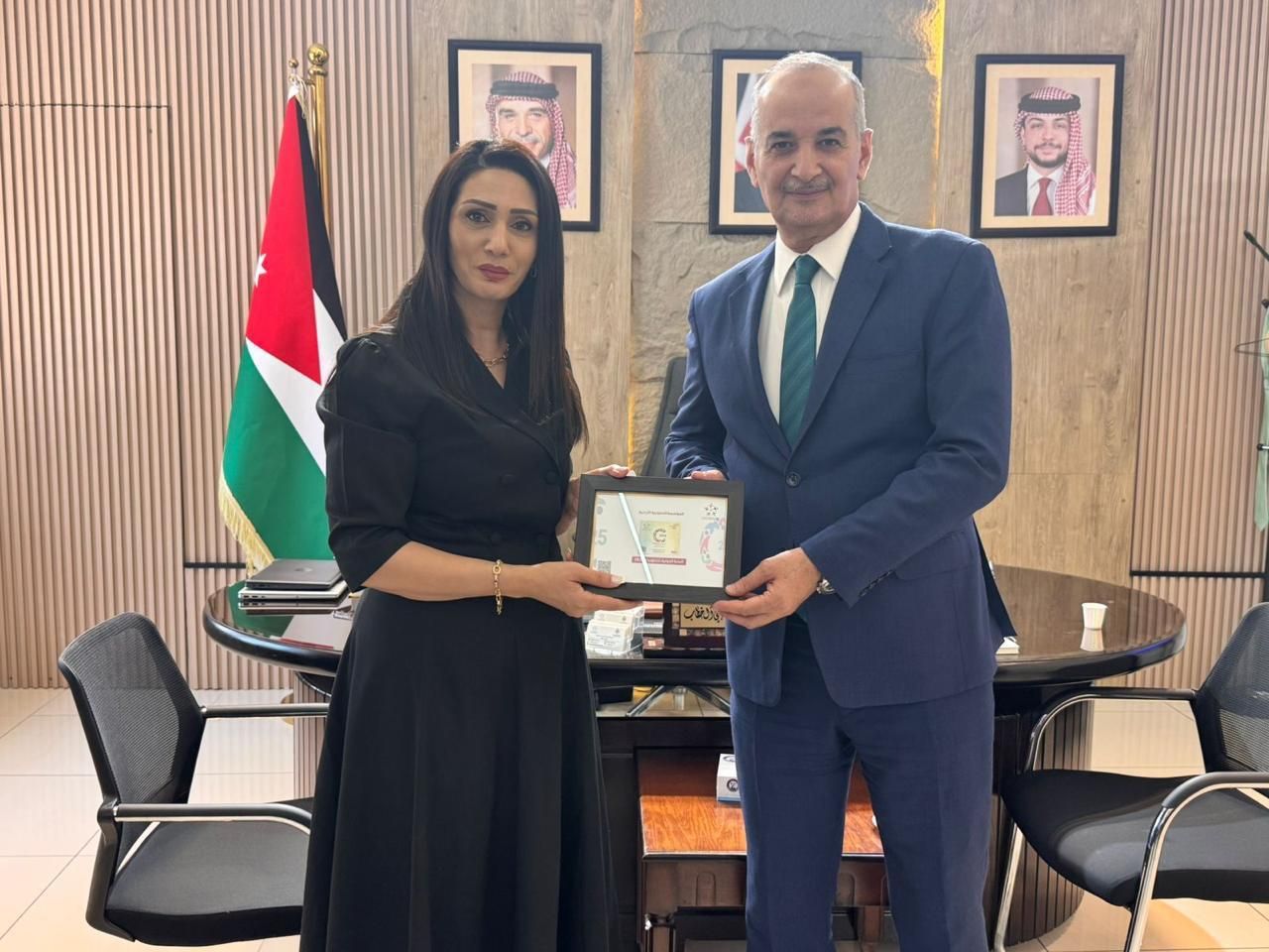 ضمن حملة “جامعتك ما بتنساك “المؤسسة التعاونية الأردنية تُكرّم جامعة الشرق الأوسط