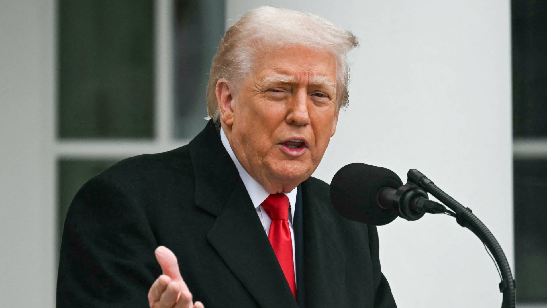 ترمب: مشروع قانون "صلاحيات الحرب" غير دستوري وينتهك المادة الثانية من الدستور الأمريكي