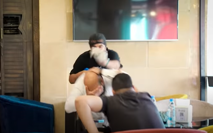 الكاميرا الخلفيه: ذبابة عالصلعة 
