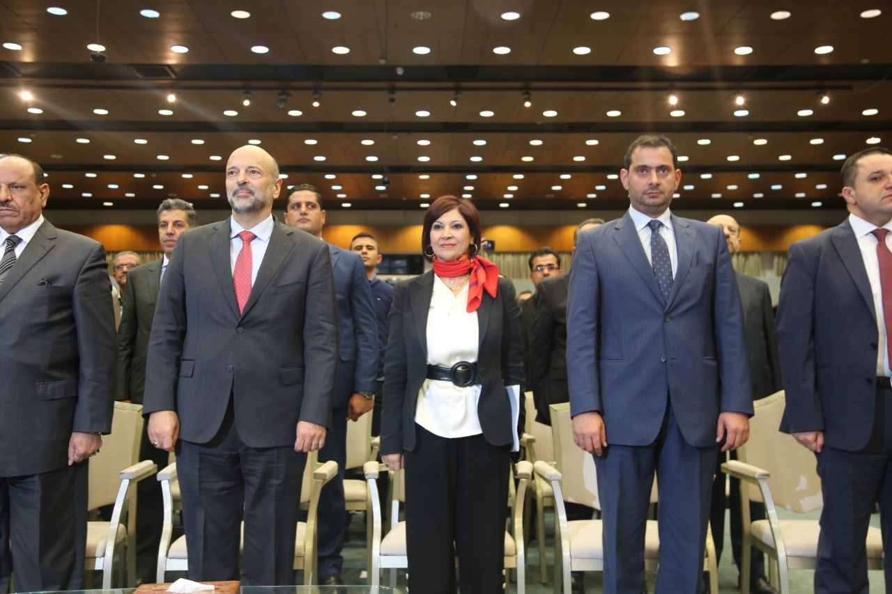 الرزاز : إلغاء ودمج ٨ مؤسسات وأعادة النظر برسوم المركبات " صور" 