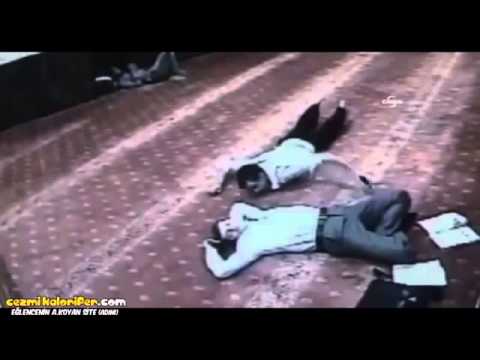 بالفيديو .. شاب يسرق هاتف في المسجد!!
