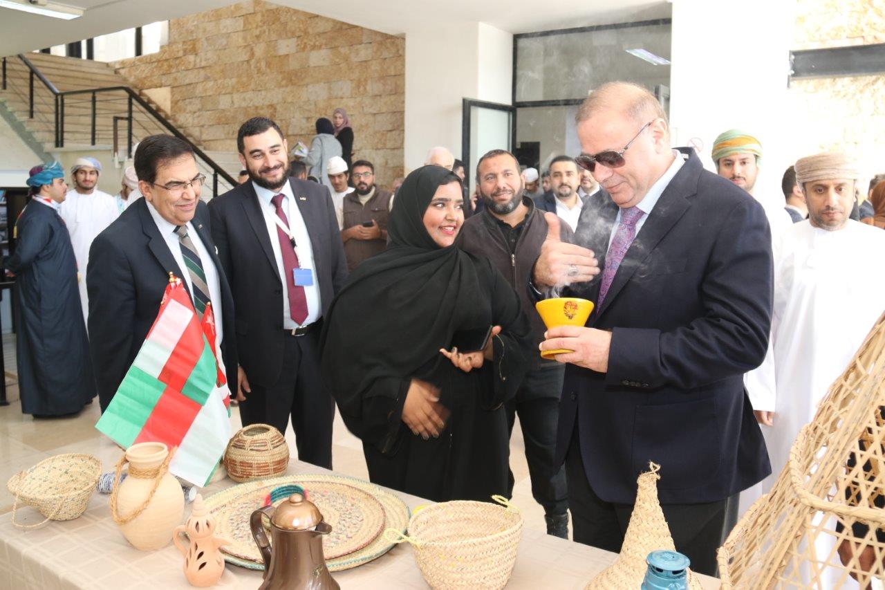  الطلبة العُمانيون في "عمان العربية" يحتلفون بعيدهم الوطني (49)