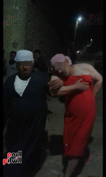 بالصور  ..  عائلة مصرية تثأر لابنها على طريقة مسلسل "الاسطورة" بعد إرغامه على ارتداء ملابس نسائية