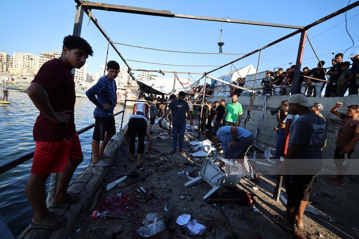 6 شهداء بينهم طفل و14 مصابا في قصف إسرائيلي لميناء الصيادين بغزة