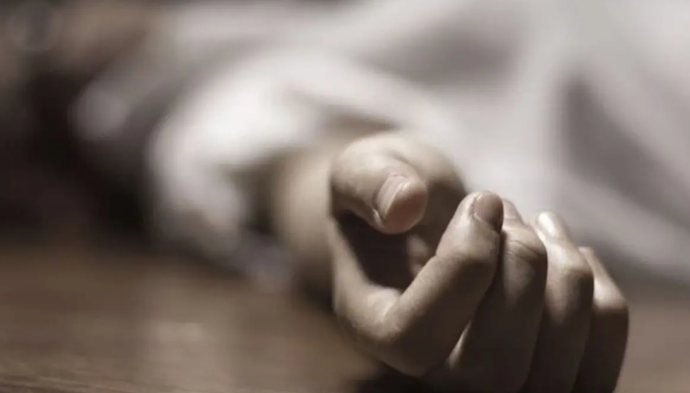 جديد قاتل أمه واخوته ..  المتهم عاش 5 أيام جانب الجثث والأهل رفضوا تسلمها