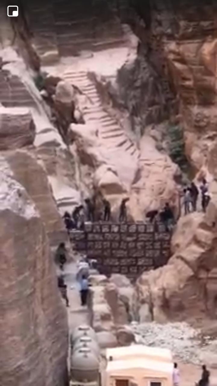 فيديو قديم متداول عن هدم جدار يحمي السياح في البترا و السلطة تستنكر اعادة بثه 