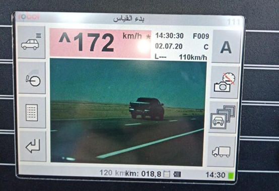 الدوريات الخارجية تضبط مركبة تسير بسرعة 172 كم/س عند مثلث محي باتجاه عمان
