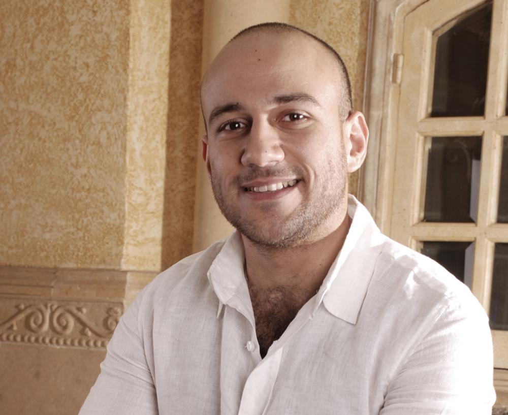 المرض يُبعد أحمد مكي عن الفن لمدة عامين