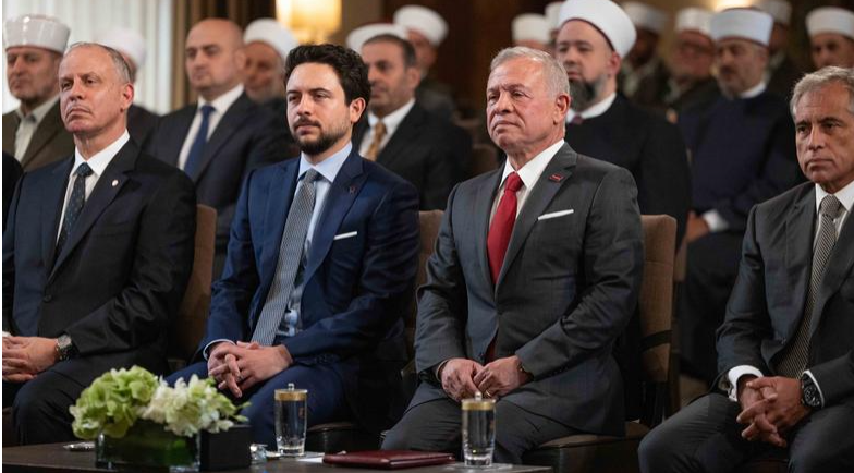  الملك ينشر مقطع من قصيدة (المدحة النبوية - قافية الهمزة) 
