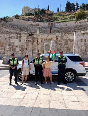 الشرطة السياحية في عمان تبذل جهودا كبيرة لخدمة السياح القادمين الى المملكة