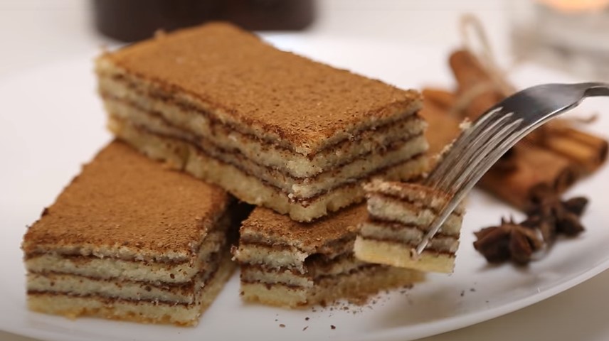 بالفيديو ..  كيكة طبقات القرفة