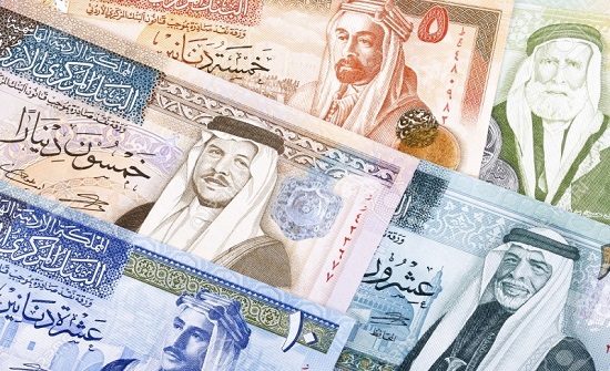 تصل إلى 20 ألف ديناراً  ..  أردنيون يعرضون رواتبهم التقاعدية للبيع