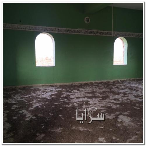 بالصور ..  مسجد في الزرقاء يتحول الى حظيرة أغنام  ..  والاوقاف سنحقق بالموضوع