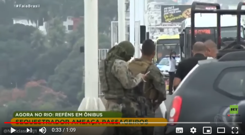 بالفيديو ..  لحظة "قنص" مسلح برازيلي احتجز عشرات الرهائن