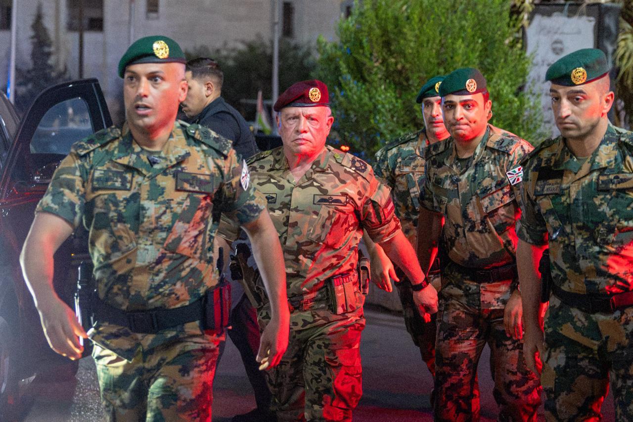 الملك في الكرك لتقديم واجب العزاء لذوي شهداء العملية الإرهابية