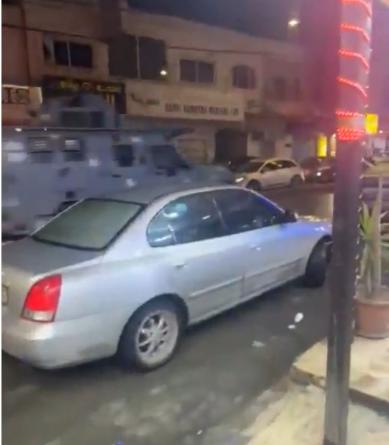 بالفيديو ..   ‏الأمن ينفذ مداهمة في الرمثا بحق مطلوبين وخارجين عن القانون
