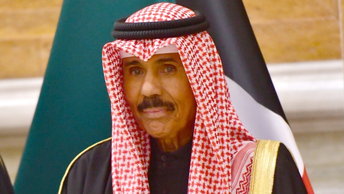  أمير الكويت يعلق جلسات "مجلس الأمة" لمدة شهر